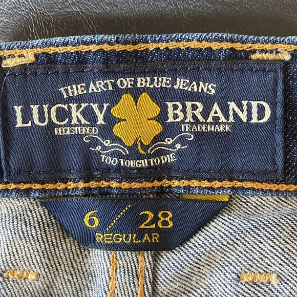 Lucky Brand Woman’s Sofia Straight Blue Jeans in Size 6/28. - Picture 4 of 7